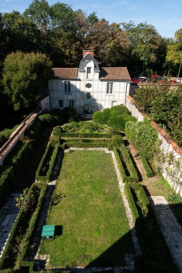 1850 town house steeped in history