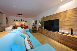 Spacious apartment on the Leblon beach block with three parking spaces